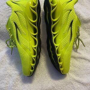 Neon Yellow/green Athletic Sneakers / wore once


New. Clean